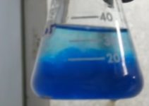 Água, ácido acético e acetato de etila