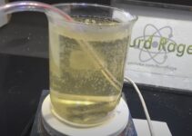 Bastão de luz pulsante: Um experimento químico incrível em vídeo